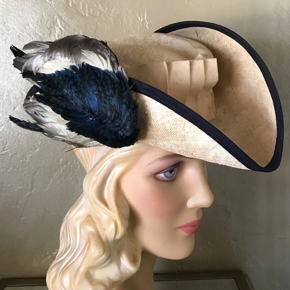 VERY RARE 1900s' CREAM STRAW HAT WITH TWO BLUE/GRAY/WHITE FEATHER BIRDS